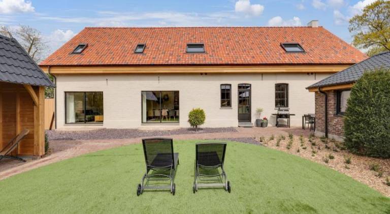 Villa with jacuzzi in Hasselt