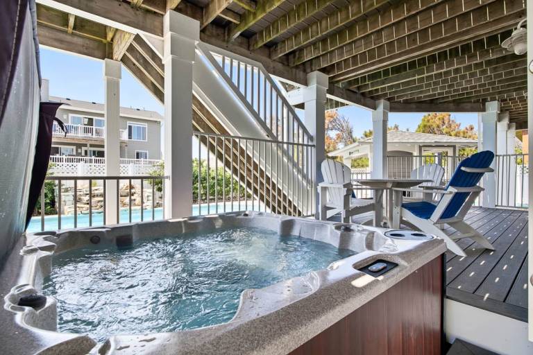 Nautilus 180 ft to the Beach Private Pool, Hot Tub, Pet Friendly — photo 2