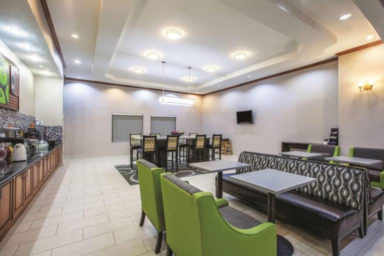 La Quinta Inn & Suites by Wyndham Gainesville — photo 5
