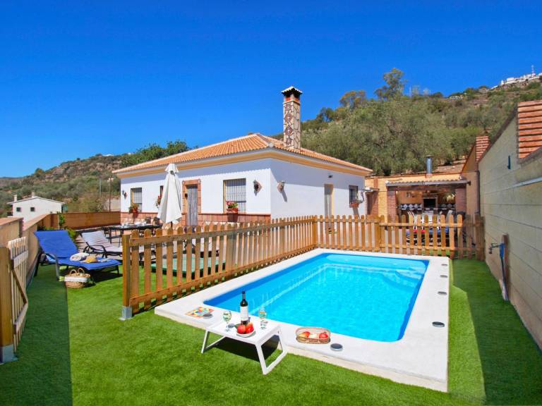Fully equipped beautiful house with barbeque, yard & patio | Dogs allowed — photo 5