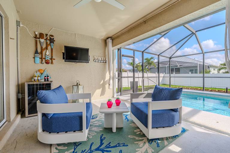 Romantic and comfort, large pool with outside TV - Stars Vacation Rentals — photo 2