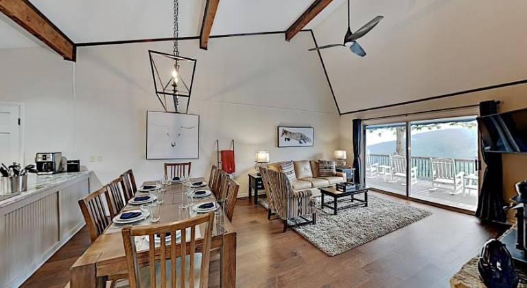 Big vacation home with pool & hot tub | Dogs allowed — photo 4