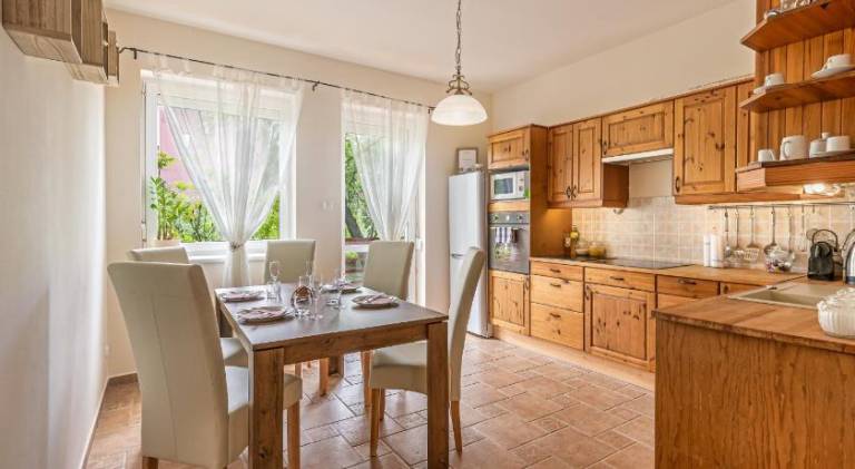 Apartment with 2 rooms for 6 persons — photo 4