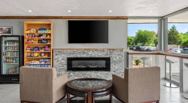 Travelodge by Wyndham Bloomington — photo 2
