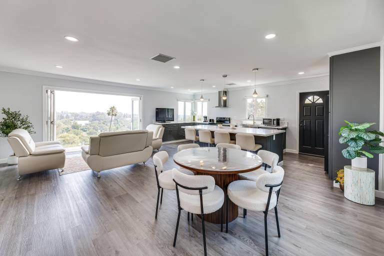 2 Mi to Rose Bowl Stadium Mtn View Gem w Patio
