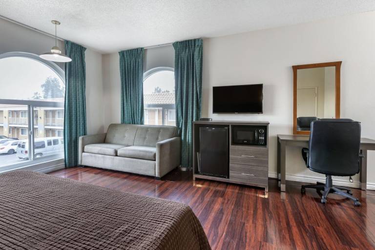 Riverside Inn & Suites — photo 2