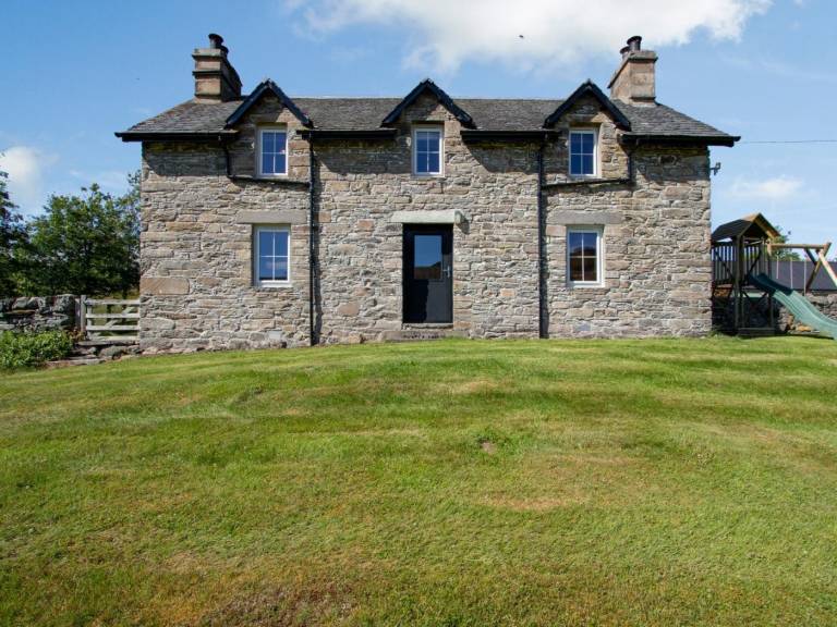 Cottage with garden in Perth