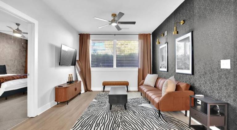 Luxury 2-Bedroom Apartment Near The Battery Atlanta with Pool, Sky Lounge & Free Parking in Marietta, GA