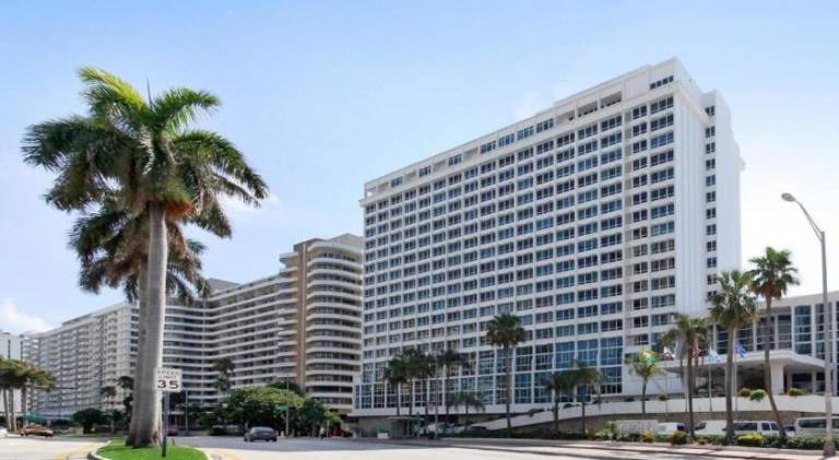 B12 Waterfront 2BR on Collins Bay Views & Sunset — photo 4