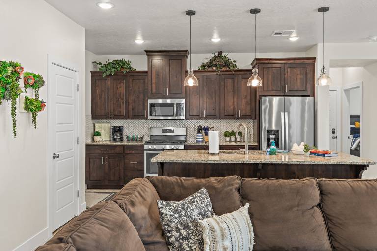 Child-friendly vacation home with private pool, grill & jacuzzi | Mountain view | Dogs allowed — photo 5