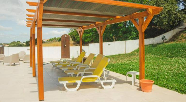 House with pool, barbeque & yard | Pet-friendly — photo 3
