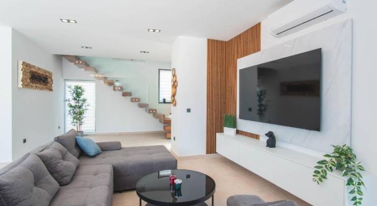 Villa with pool | Pet-friendly — photo 2
