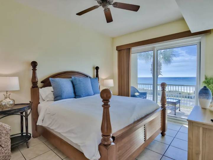 Condo with barbeque, heated pool & hot tub | Water view — photo 3