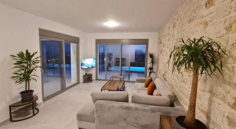 Villa with private pool, terrace & yard — photo 5