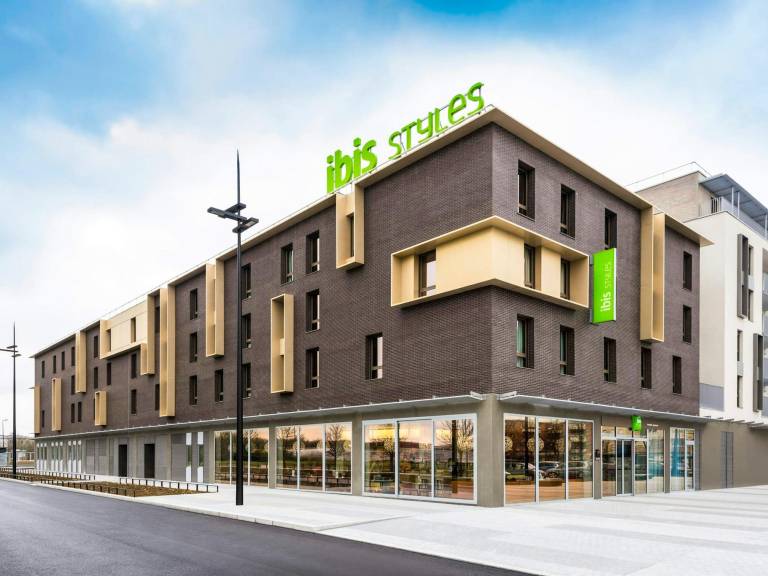 Ibis Styles Versailles Guyancourt in Versailles