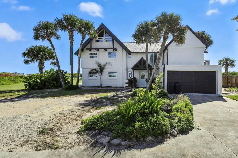 Family-oriented vacation home with grill, fast internet & yard | Sea view | Next to the beach | Dogs allowed — photo 5