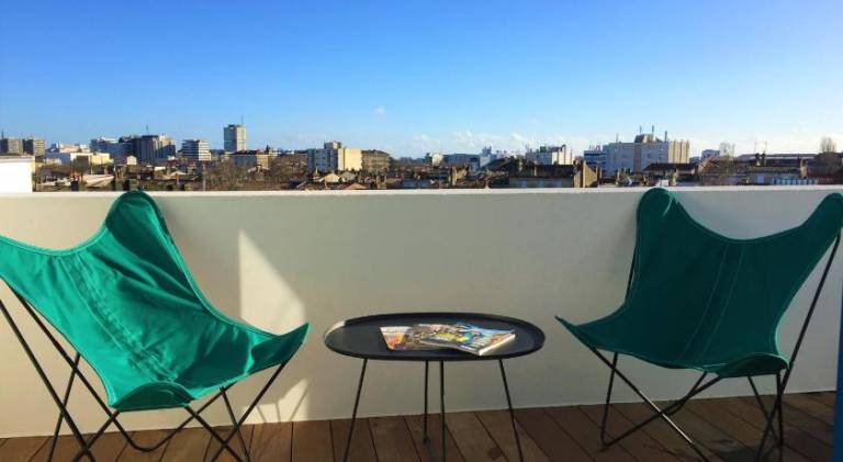 Apartment with patio — photo 3