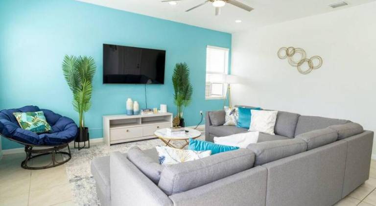 Pleasant vacation home with hot tub & pool | Pet-friendly — photo 2