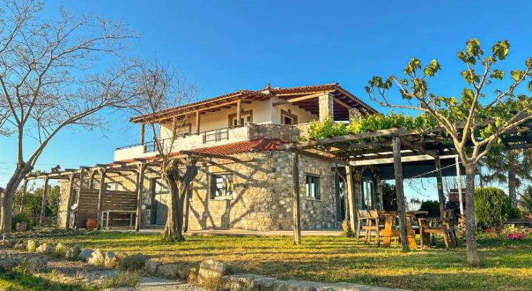 Rental apartment with garden & patio in Kos