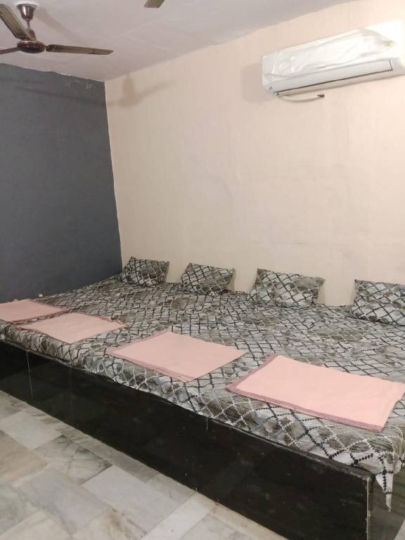 Bungalow with patio in Vrindavan