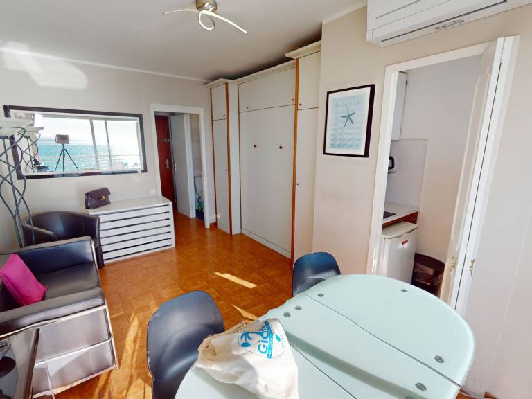 Air-conditioned studio with sea-view terrace and Wifi — photo 3