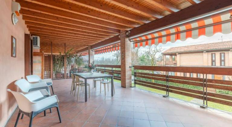 Rental apartment with pool in Pozzolengo