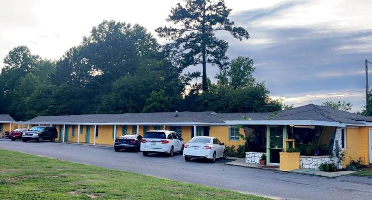 LAMPLIGHTER INN — photo 5