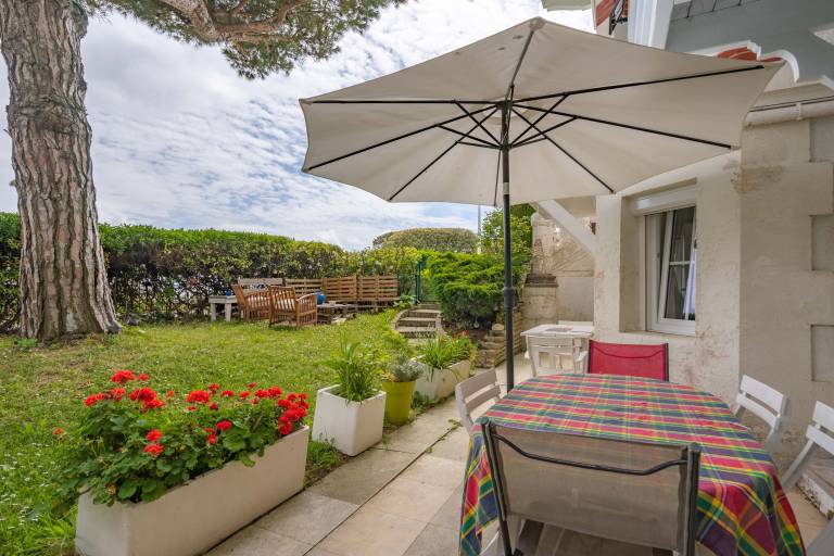 Apartment "Falaise de Pontaillac" with Sea View, Garden & Wi-Fi — photo 3