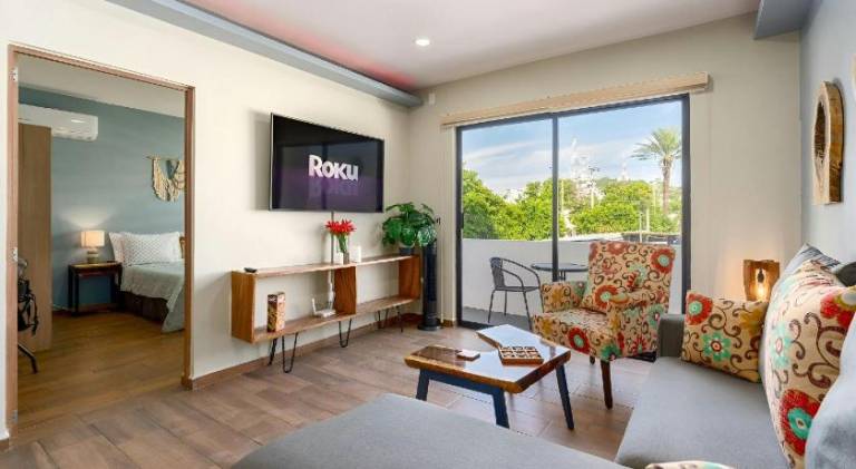 Promo! 2BR-Pool-Views-King Bed-Walk 2 Beach-5 Star Area — photo 2