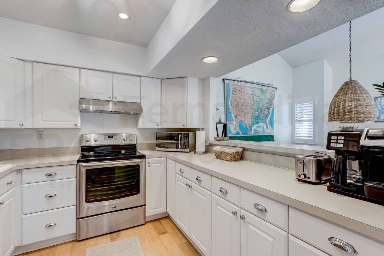 Condo with pool | Sea view — photo 5