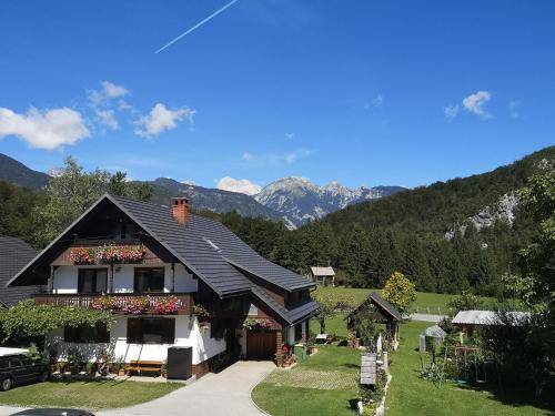 Apartma Bača pri Podbrdu