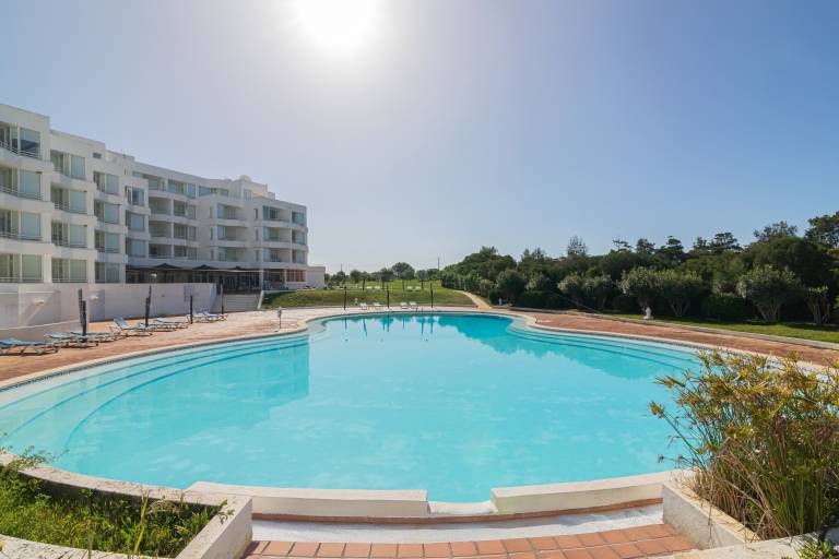 Blue Escape – Prainha, Alvor with Shared Pool, Garden and Wi-Fi in Portimão