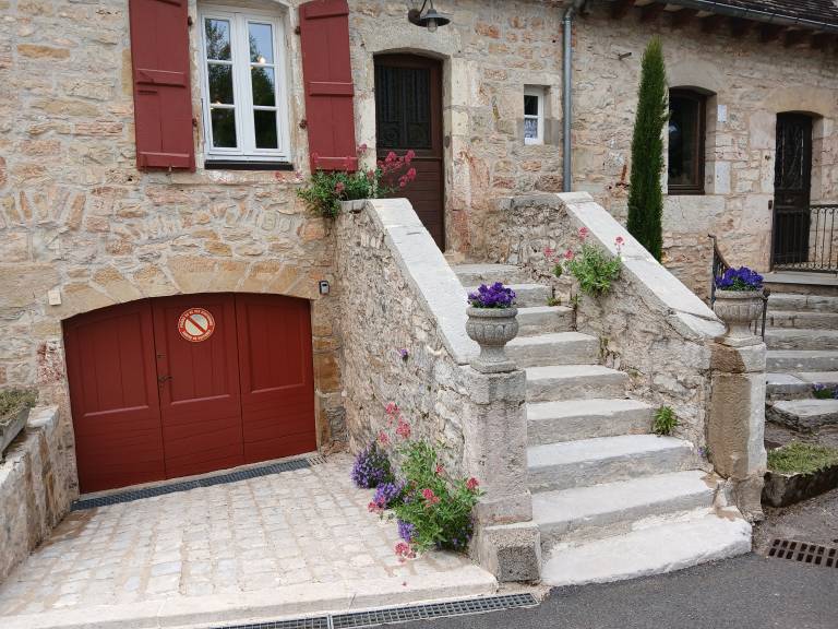Children-friendly pleasant gite with pool, grill & garden | Garden view | Pets allowed — photo 5