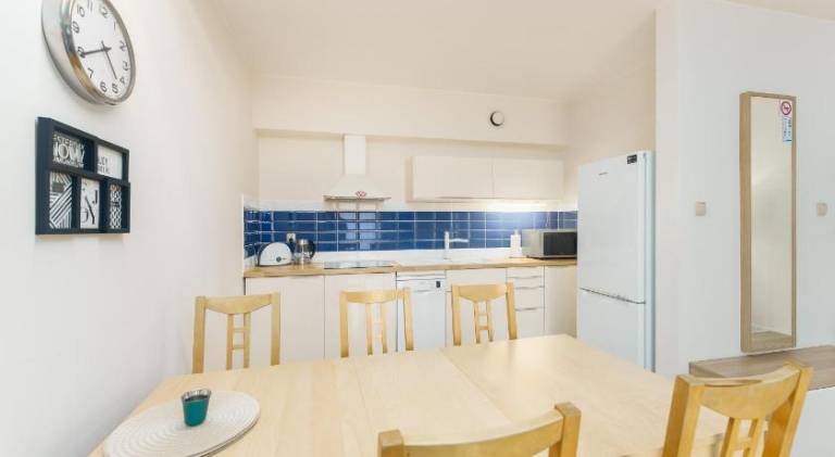 Apartment with pool — photo 4