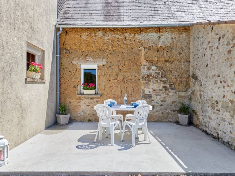 House with barbecue, yard & terrace — photo 2