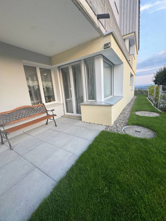 Ruhige 3 Zimmer Ferienwohnung Rüti mit Aussicht