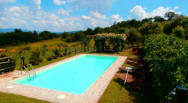 Apartment with pool & garden — photo 2