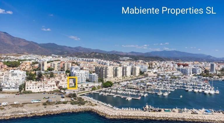 Holiday apartment with pool in Estepona