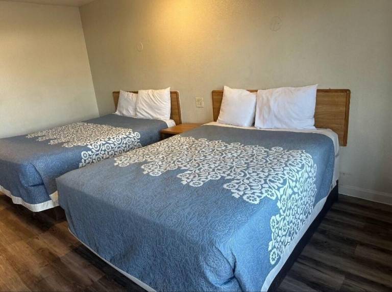BEST ECONOMY INN & SUITES — photo 2