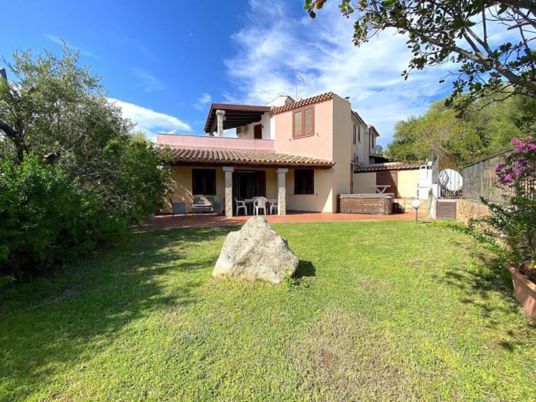 Family-oriented villa with yard, grill & hot tub | Garden view | Pets allowed — photo 3