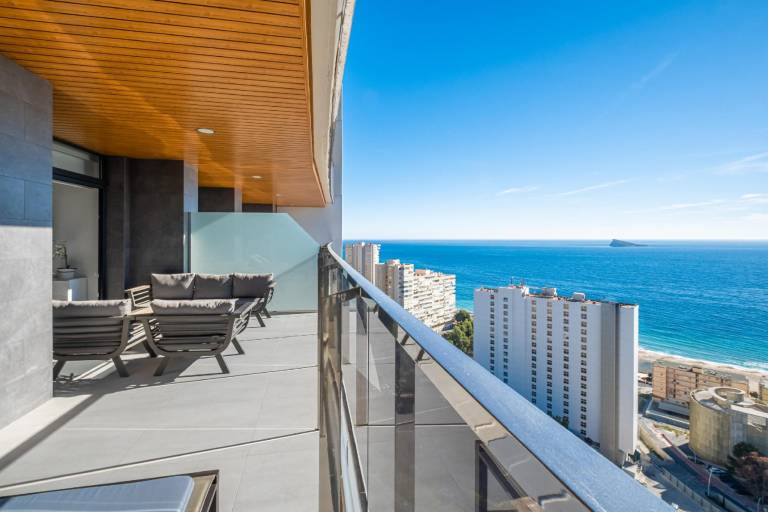 Holiday apartment with yard, pool & hot tub | Close to the beach | Pets allowed in Benidorm
