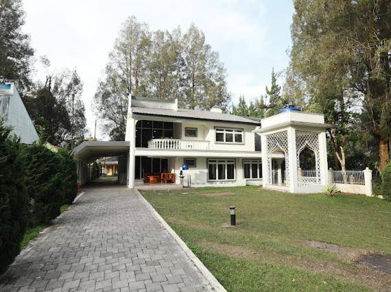557 m&sup2; Villa