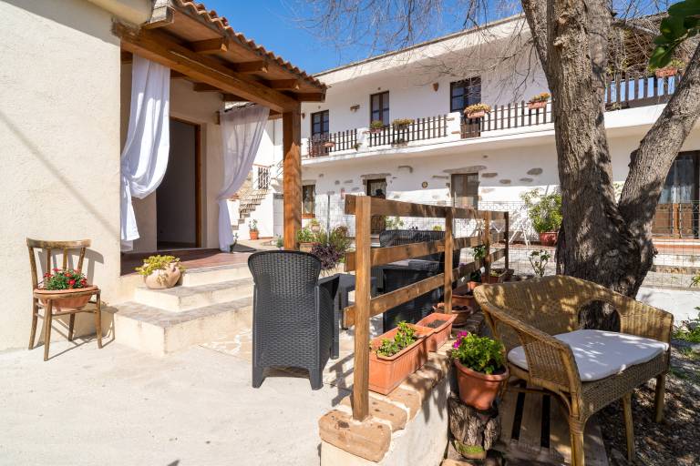 Holiday Apartment "Casa Masala" with Private Terrace & Shared Garden in Teo