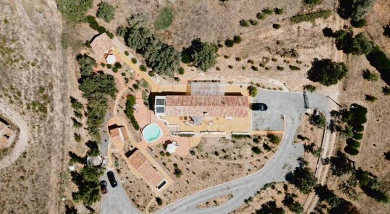 Farm with garden, private pool & barbeque — photo 4