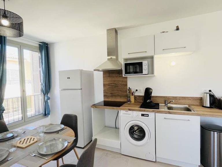 Calvi: Modern 2-BR Apartment, Sea Views, Near Beach, Parking Included — photo 3