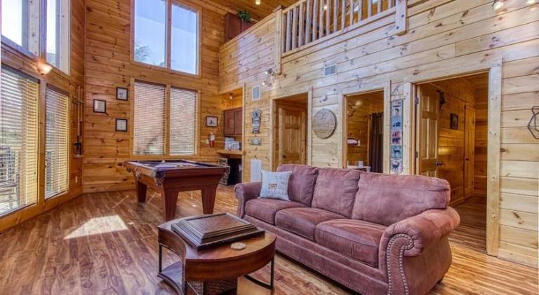 House with hot tub | Pets are welcome — photo 3