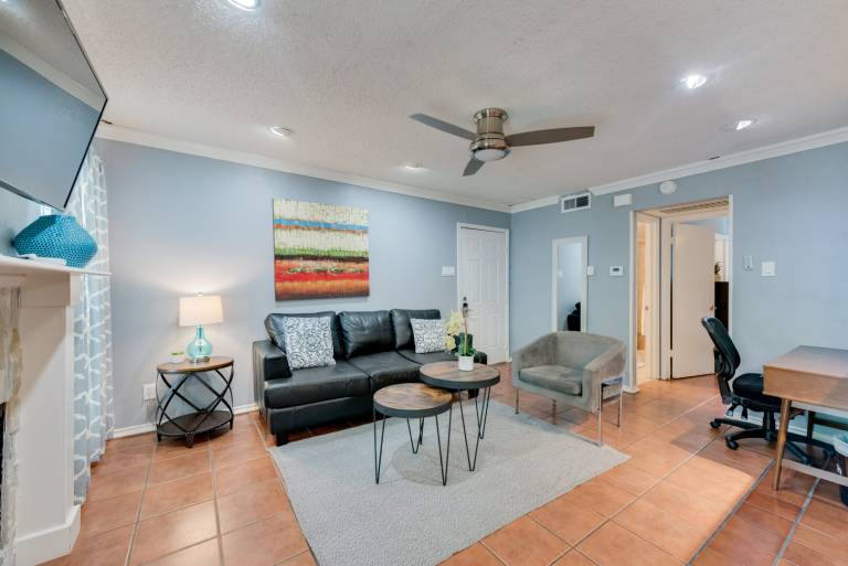 Family-oriented apartment with pool | Dogs allowed in Irving, TX