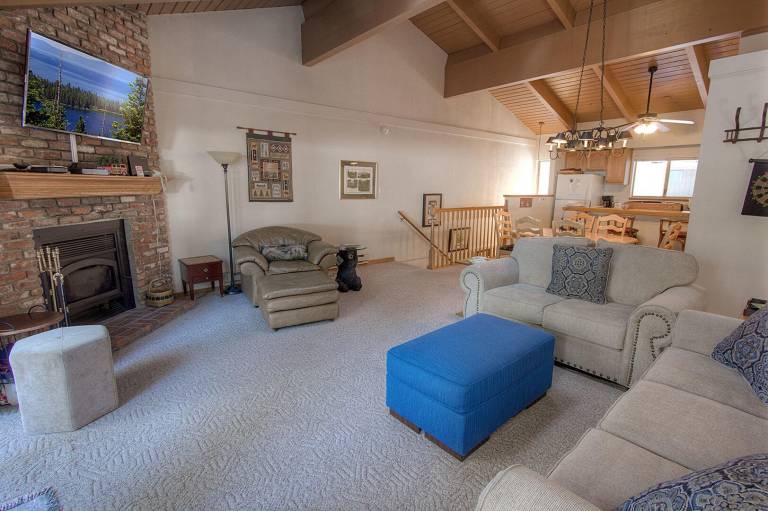 Condo with terrace & pool — photo 5