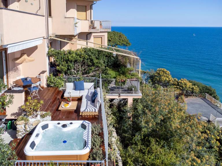 Fully equipped charming rental apartment with grill, garden & jacuzzi | Sea view | Pets are welcome — photo 2