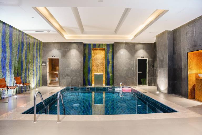 Ample serviced apartment with jacuzzi, sauna & pool | Pets are welcome — photo 2